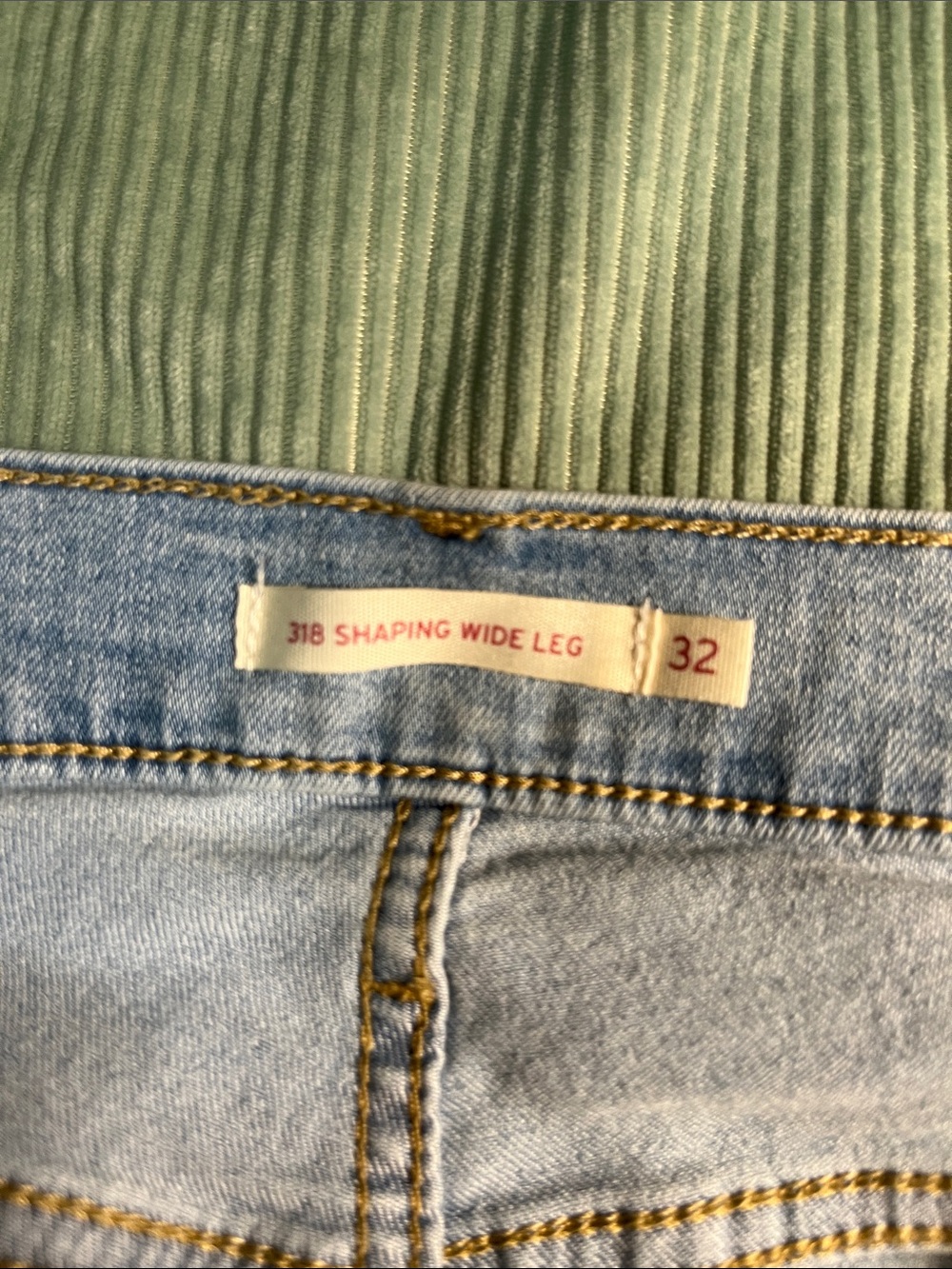 Levi's Women's 318 Shaping Wide-Leg Jeans - Picture 5 of 5
